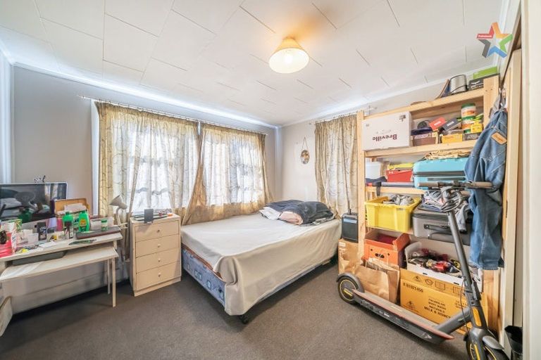 Photo of property in 88 Stokes Valley Road, Stokes Valley, Lower Hutt, 5019