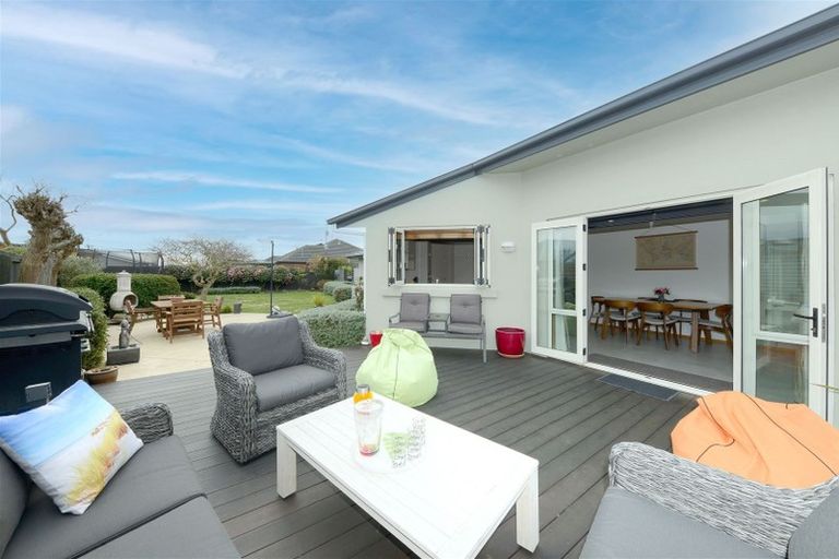 Photo of property in 19 Blue Gum Place, New Brighton, Christchurch, 8083