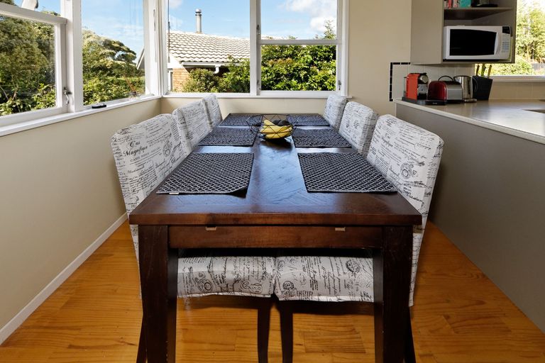 Photo of property in 79 La Rosa Street, Green Bay, Auckland, 0604