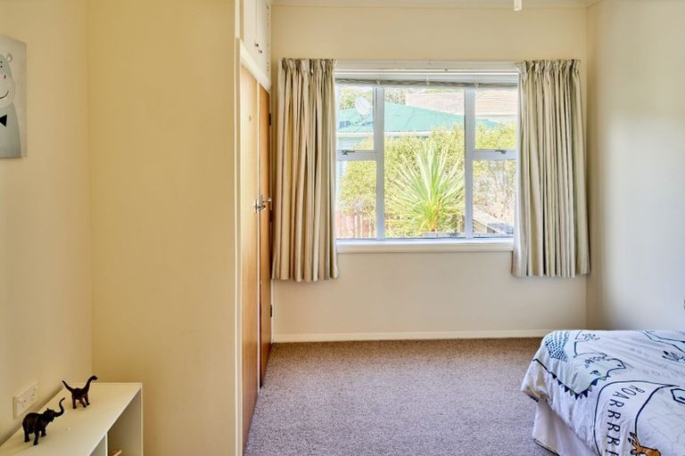 Photo of property in 44 Raroa Terrace, Tawa, Wellington, 5028