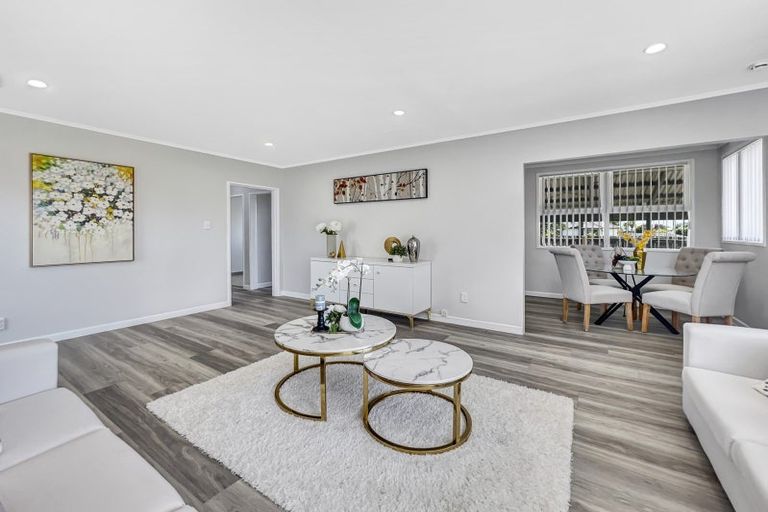 Photo of property in 17 Oxford Road, Manurewa, Auckland, 2102