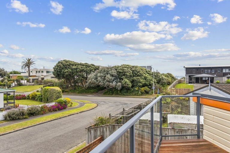 Photo of property in 1 Frances Street, Waikanae Beach, Waikanae, 5036