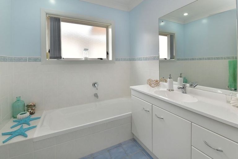 Photo of property in 8 Greenway Rise, Gulf Harbour, Whangaparaoa, 0930