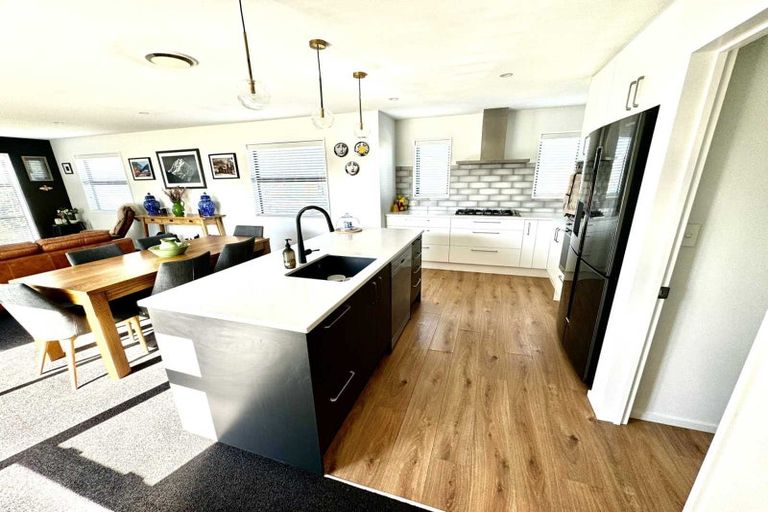 Photo of property in 28 Highgate Drive, Rangiora, 7400