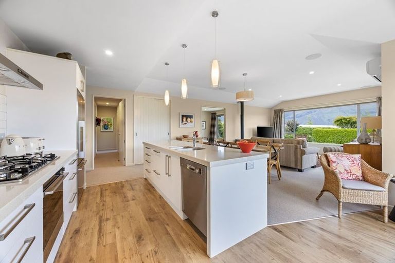 Photo of property in 5 Centre Crescent, Wanaka, 9305