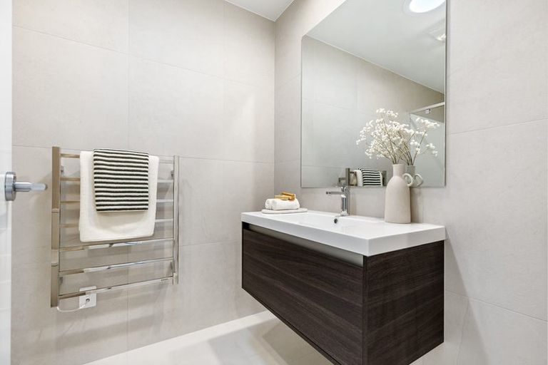 Photo of property in 19 Taiko Lane, Glenfield, 0629