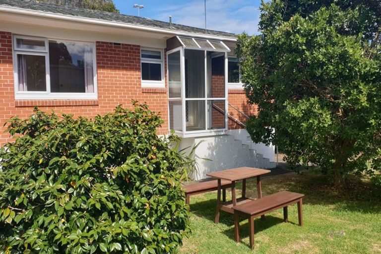 Photo of property in 1/19 Pupuke Road, Takapuna, Auckland, 0622
