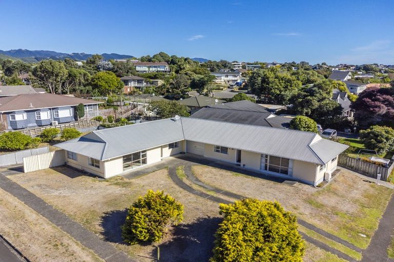 Photo of property in 50 Queens Road, Waikanae Beach, Waikanae, 5036
