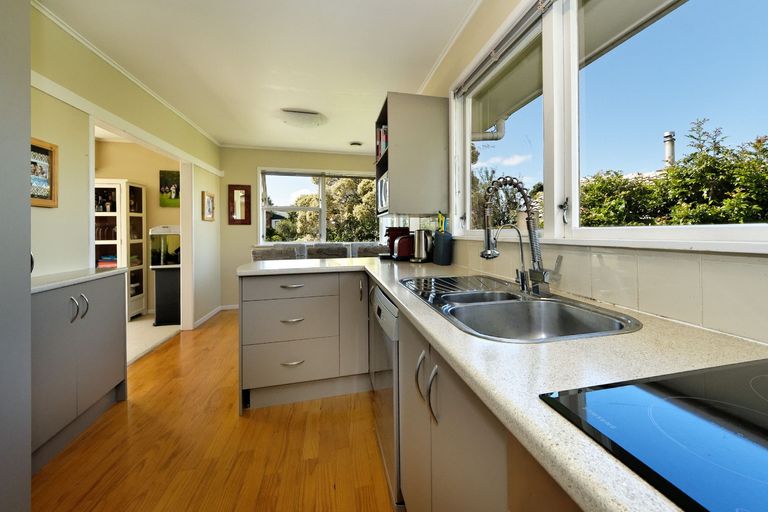 Photo of property in 79 La Rosa Street, Green Bay, Auckland, 0604