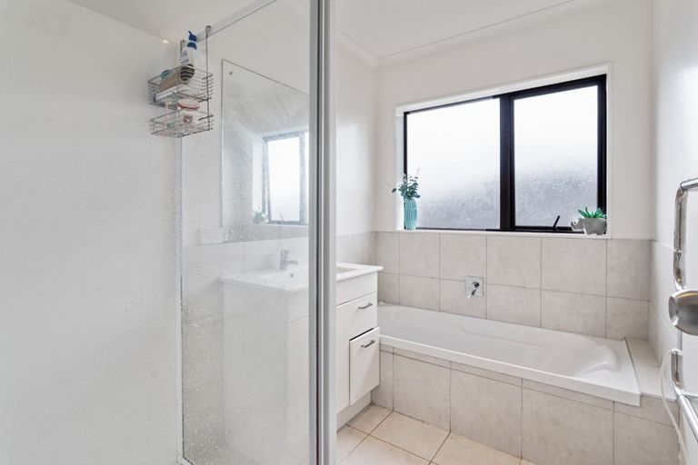 Photo of property in 71 Tiriwa Drive, Massey, Auckland, 0614