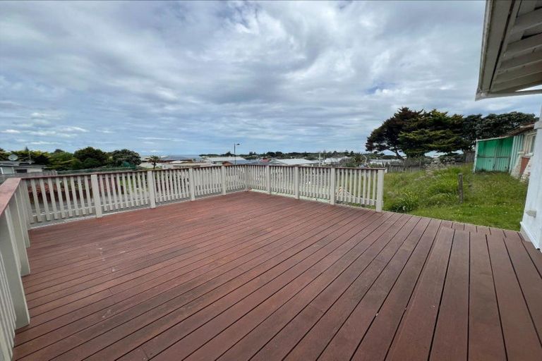 Photo of property in 33 Rangiora Street, Castlecliff, Whanganui, 4501