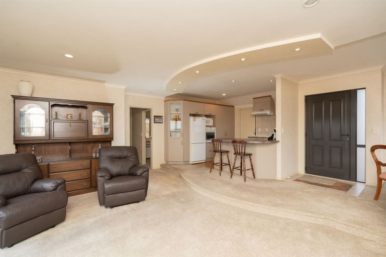 Photo of property in 2 Holden Avenue, Forest Lake, Hamilton, 3200