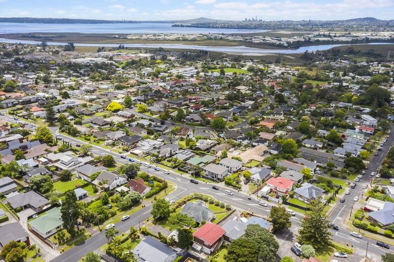 Photo of property in 40 Te Atatu Road, Te Atatu South, Auckland, 0610