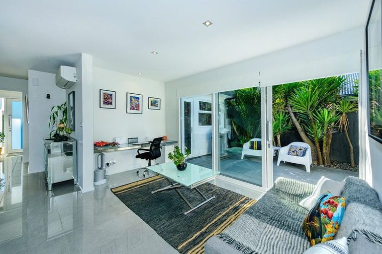 Photo of property in 19 Old Red Barn Road, Halswell, Christchurch, 8025