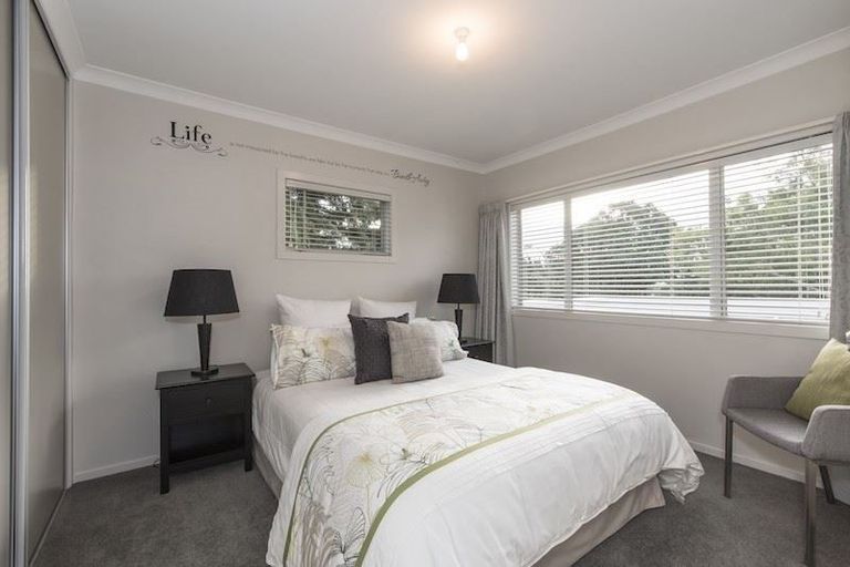 Photo of property in 69 Buscomb Avenue, Henderson, Auckland, 0610