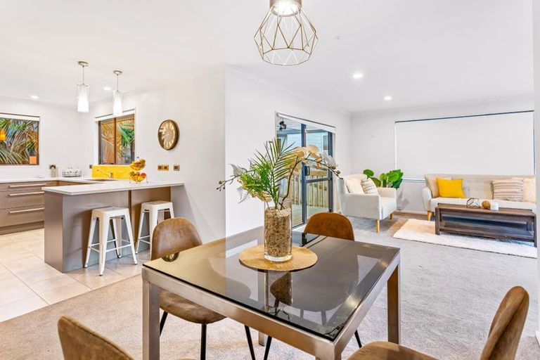 Photo of property in 21 Breenagh Place, Massey, Auckland, 0614