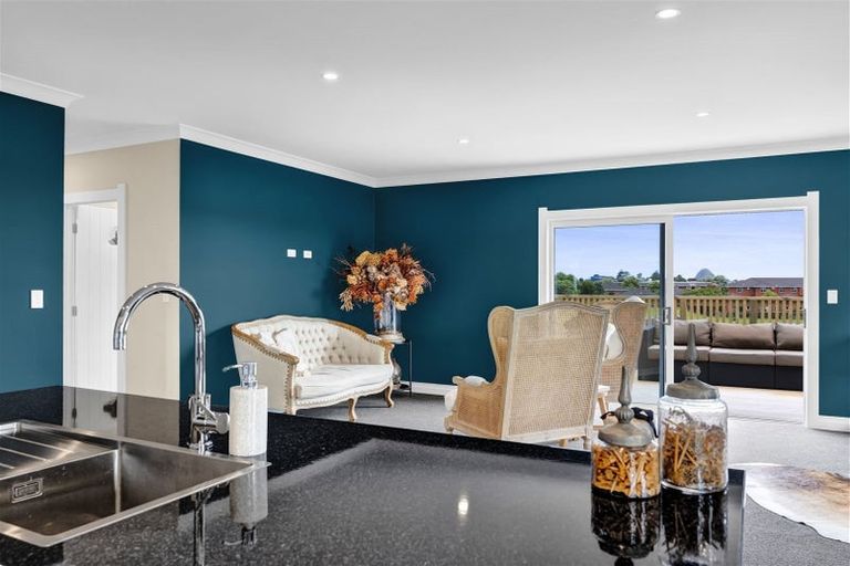 Photo of property in 22 Maple Crescent, Whalers Gate, New Plymouth, 4310