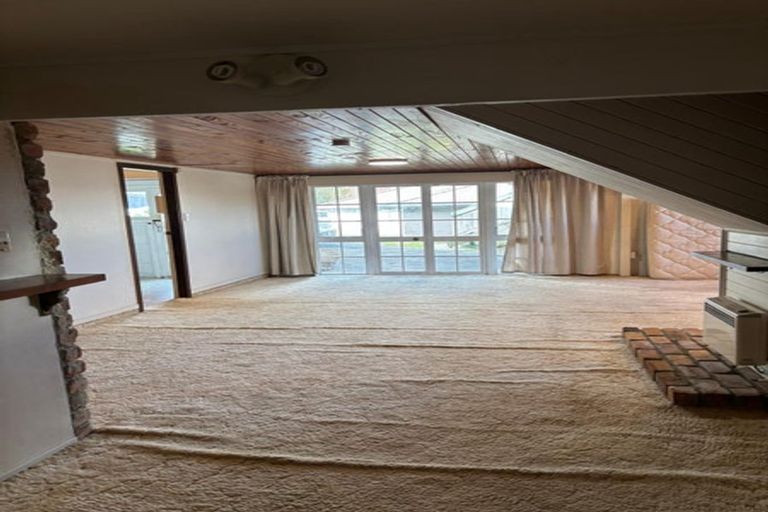 Photo of property in 465 Glenfield Road, Glenfield, Auckland, 0629