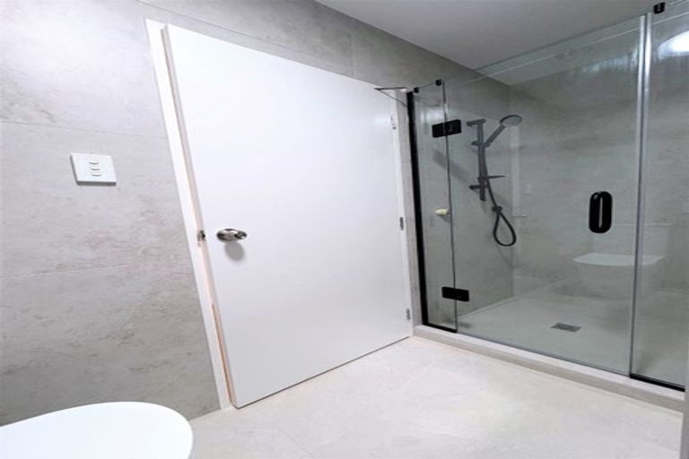 Photo of property in 8 Terrylyn Drive, Hillcrest, Auckland, 0627