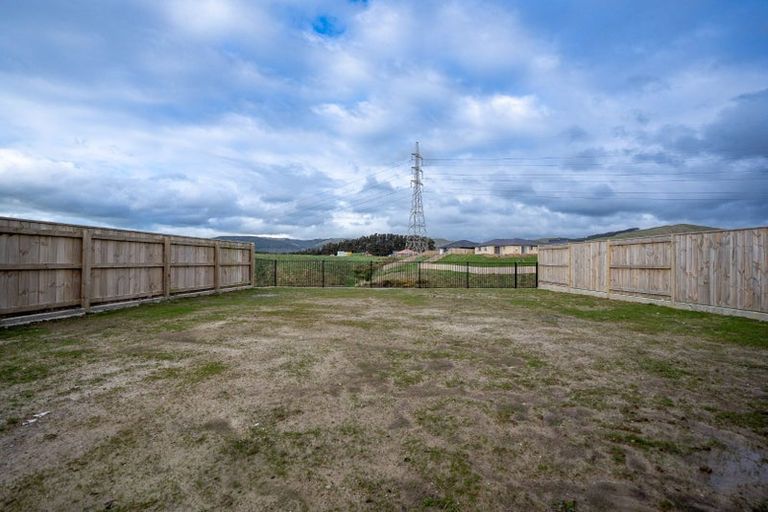 Photo of property in 44 Sardinia Grove, Fitzherbert, Palmerston North, 4410