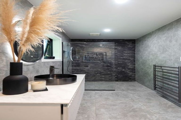 Photo of property in 2/47 Drake Street, Howick, Auckland, 2014