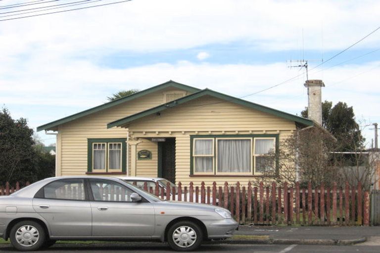 Photo of property in 6 Oxford Street, Fairfield, Hamilton, 3214