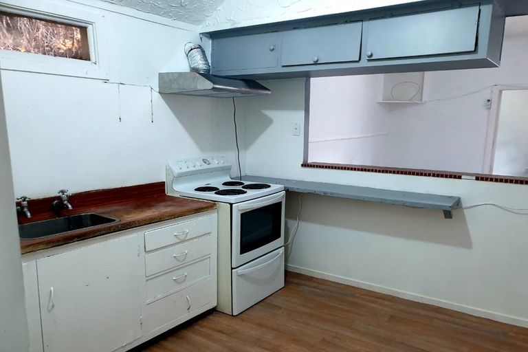 Photo of property in 80 Shakespeare Road, Bluff Hill, Napier, 4110