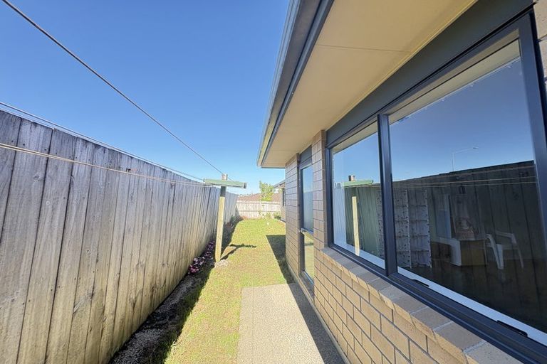 Photo of property in 53 Makora Road, Massey, Auckland, 0614