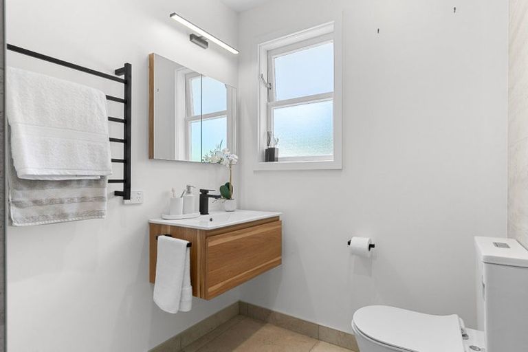 Photo of property in 19 Whaka Street, Maungaturoto, 0520