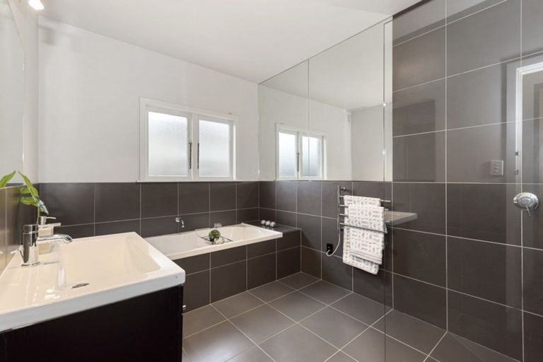 Photo of property in 8 Knighton Road, Hillcrest, Hamilton, 3216