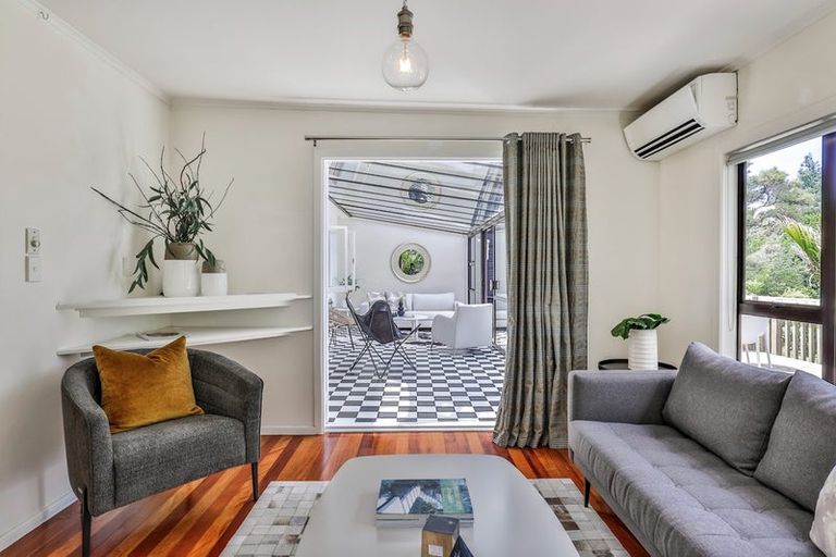 Photo of property in 37 York Road, Titirangi, Auckland, 0604