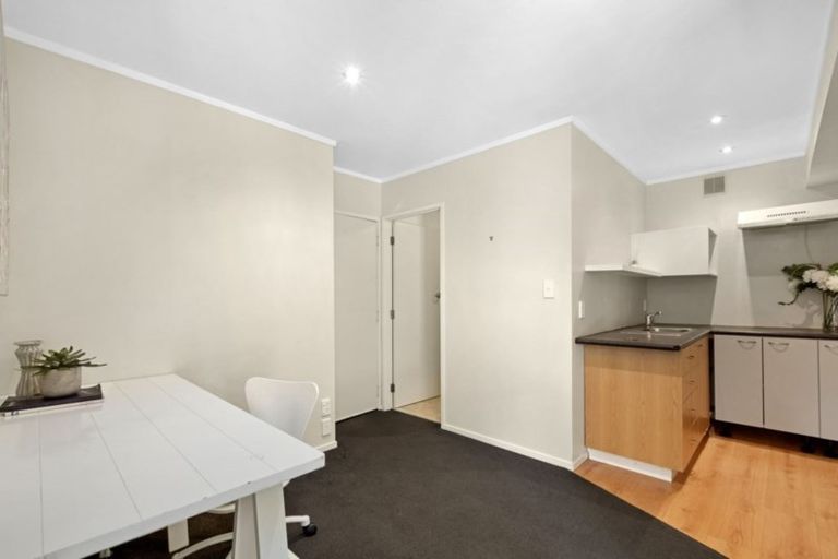 Photo of property in 4 Sudan Avenue, Milford, Auckland, 0620