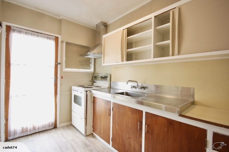 Photo of property in 64a Clayburn Road, Glen Eden, Auckland, 0602