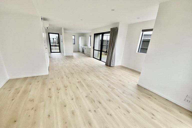 Photo of property in 17b Cessna Crescent, Mangere, Auckland, 2022