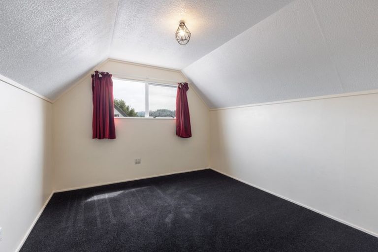 Photo of property in 27 Awamutu Grove, Waiwhetu, Lower Hutt, 5010