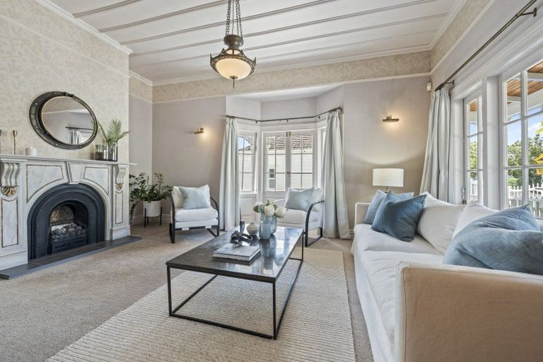 Photo of property in 56 Queen Street, Northcote Point, Auckland, 0627