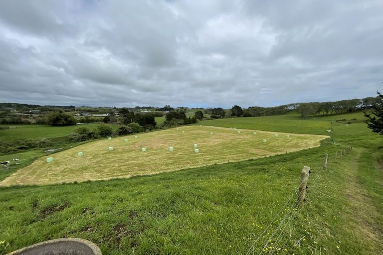 Photo of property in 326 Paraite Road, Paraite, New Plymouth, 4373