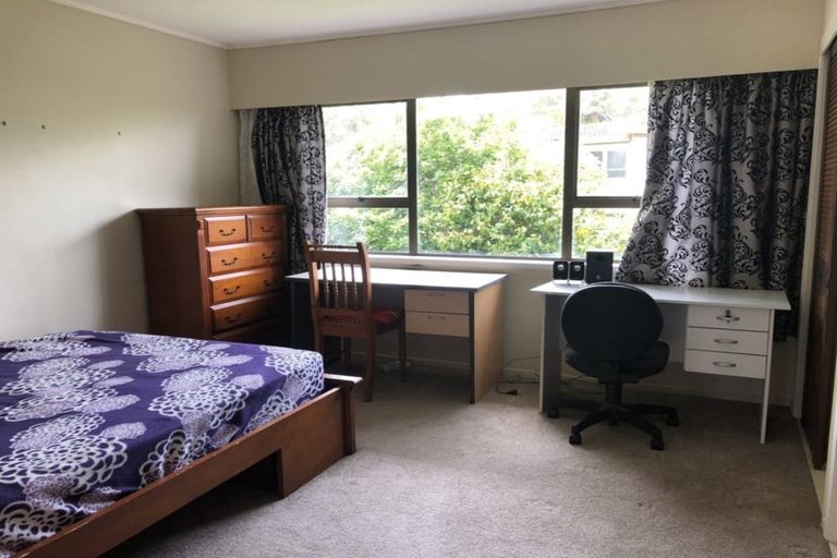 Photo of property in 194 Cliff Drive, Green Bay, Auckland, 0604