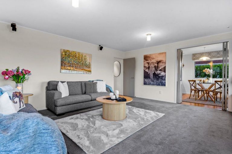 Photo of property in 15 Tableau Place, Totara Vale, Auckland, 0629