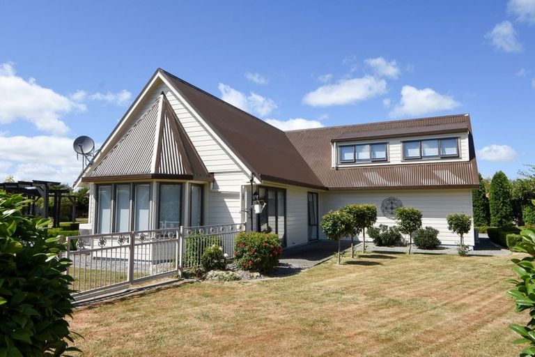 Photo of property in 8 Daffodil Grove, Carterton, 5713