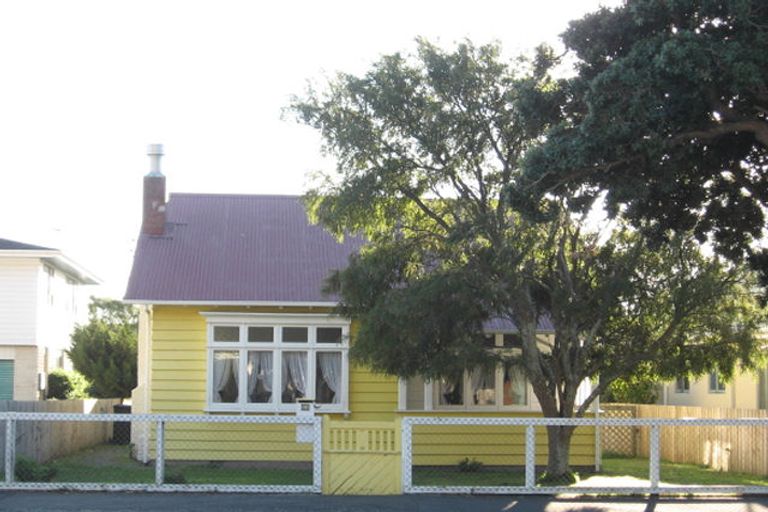 Photo of property in 52 Oroua Street, Eastbourne, Lower Hutt, 5013