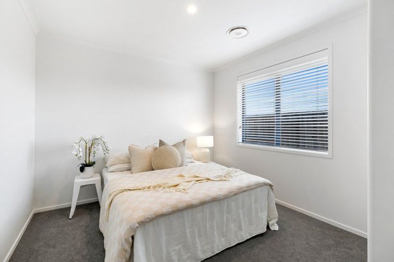 Photo of property in 77 Kaurinui Crescent, One Tree Point, 0118