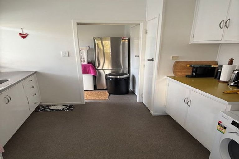 Photo of property in 1/16 Kathleen Street, Totara Vale, Auckland, 0627