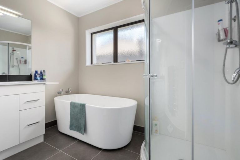 Photo of property in 96a Dickson Road, Papamoa Beach, Papamoa, 3118