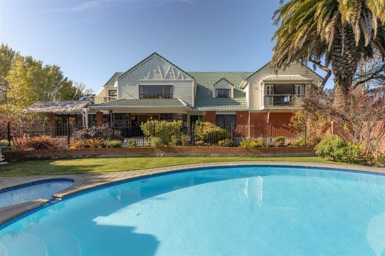 Photo of property in 32 Halswell Junction Road, Halswell, Christchurch, 8025