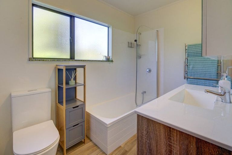 Photo of property in 19 Mckenzie Place, Waikuku Beach, 7402