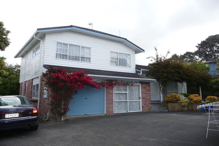 Photo of property in 2/16 Ronald Macken Place, Windsor Park, Auckland, 0632
