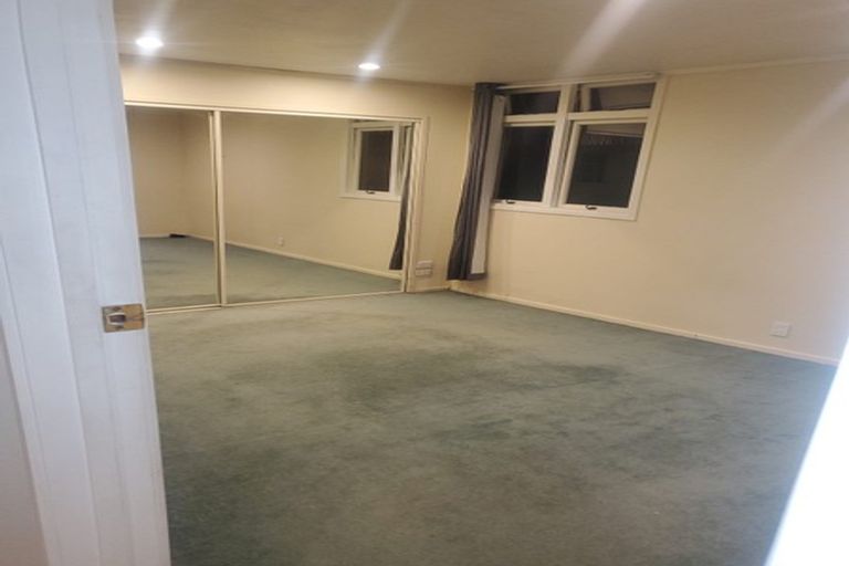 Photo of property in 1/1 Reynolds Place, Torbay, Auckland, 0630