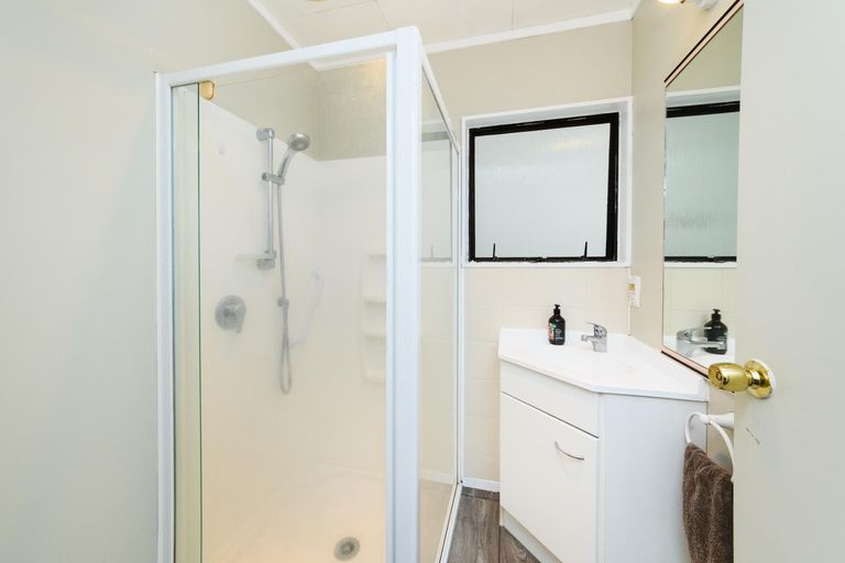 Photo of property in 2 Bevan Place, Cloverlea, Palmerston North, 4412