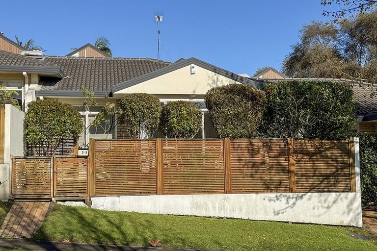 Photo of property in 2/1-5 Gleanor Avenue, Oteha, Auckland, 0632